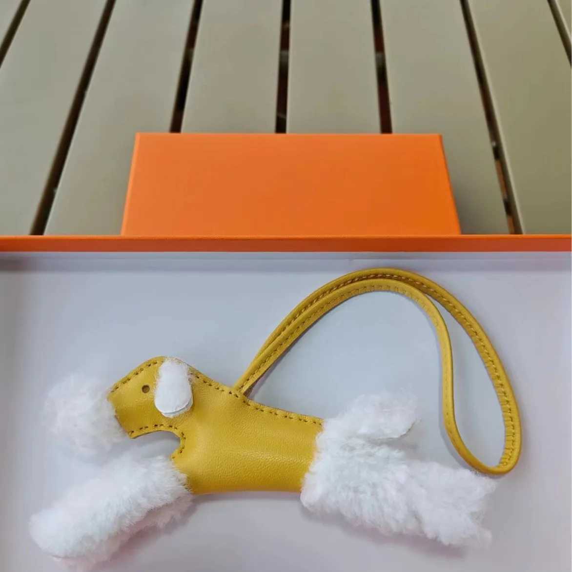 Classic Real Leather Dog Fur Hanging Keychain Bag Charm Pendant Ornaments Backpack Accessories Gift Diy Bag J251121