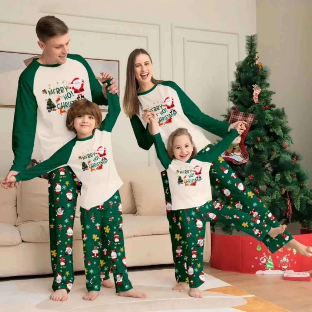 Merry Christmas Family Matching Outfits Green Pattern Mom Dad Kids Pajamas Set Soft Loose 2 Pieces Home Suit Xmas Look Sleepwear L251021P5R2