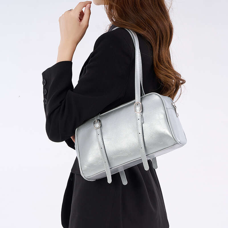Single Shoulder Underarm 2025 Autumn Winter New Exquisite Versatile Texture Niche Korean Style silver Tote Baguette Bag for Women