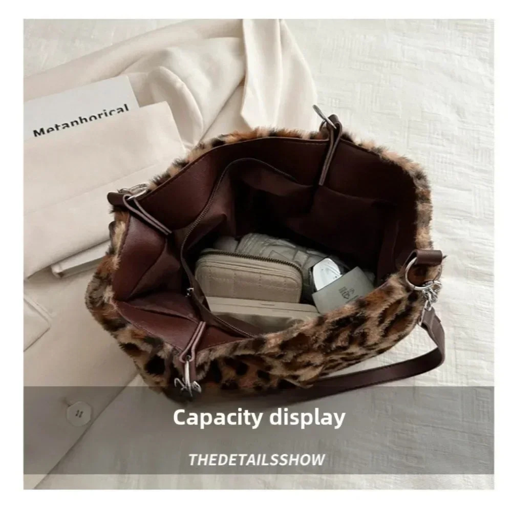 Winter Fashion Leopard Print Plush Womens Bags Are Versatile Casual Trendy Premium Texture Large Capacity Shoulder Handbag 251021
