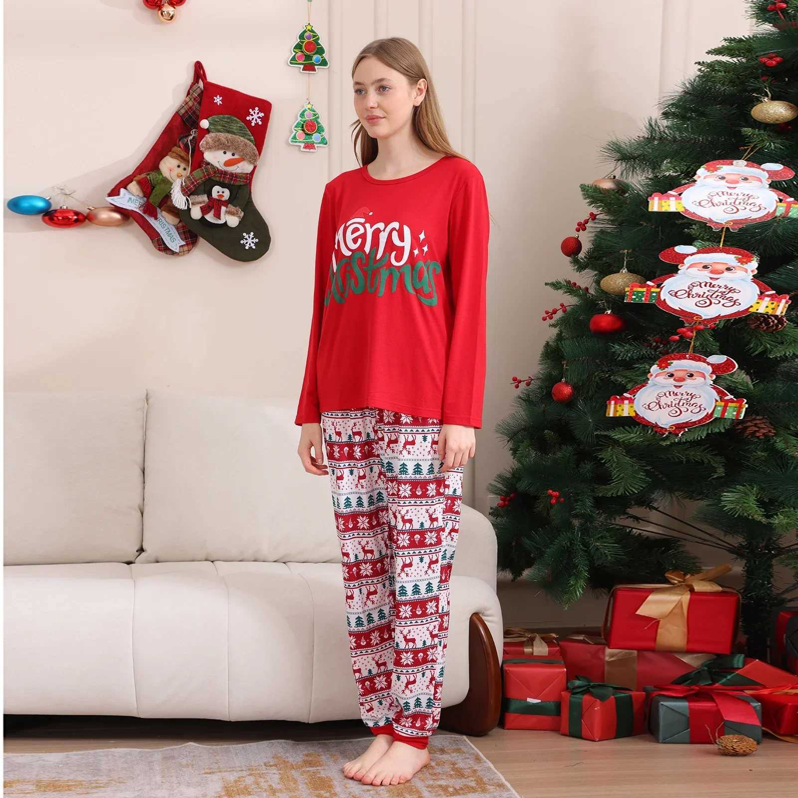 New 2025 Letter Print Christmas Pajamas Set Mother Daughter Dad Son Matching Outfits Soft Homewear 2 Pcs Suit Pyjama Family Look L251021YL5J
