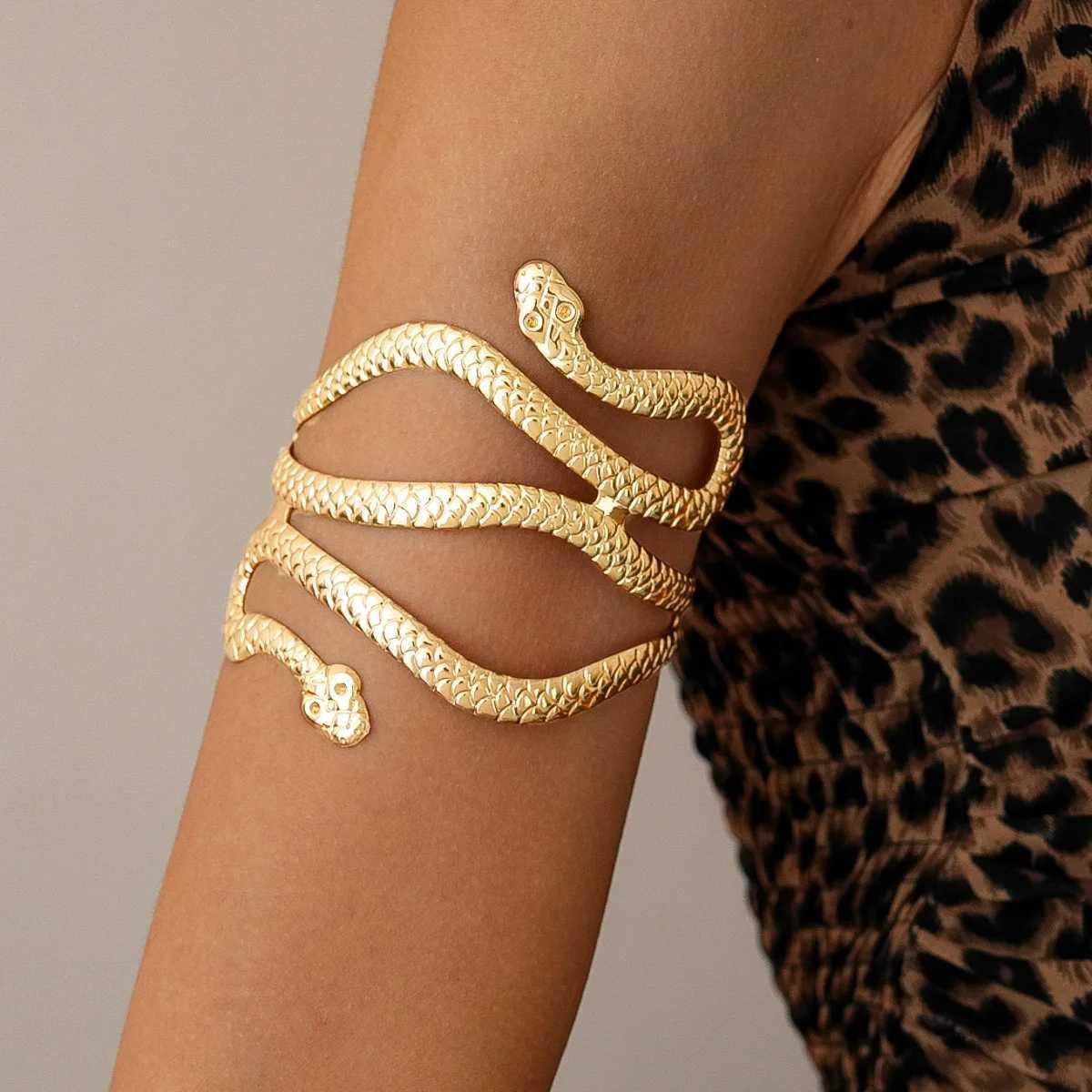 Punk HipHop Gold Color Snake Shaped Arm Bangle for Women Men Exaggerated Metal Opening Adjustable Bangles Jewelry Accessories J251021