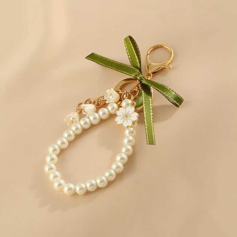 1pc Lily Of The Valley Flower Key Chain Valentines Day Gift Green Ladies Keychain PU Leather Car Key Chain Accessory Gift W251021