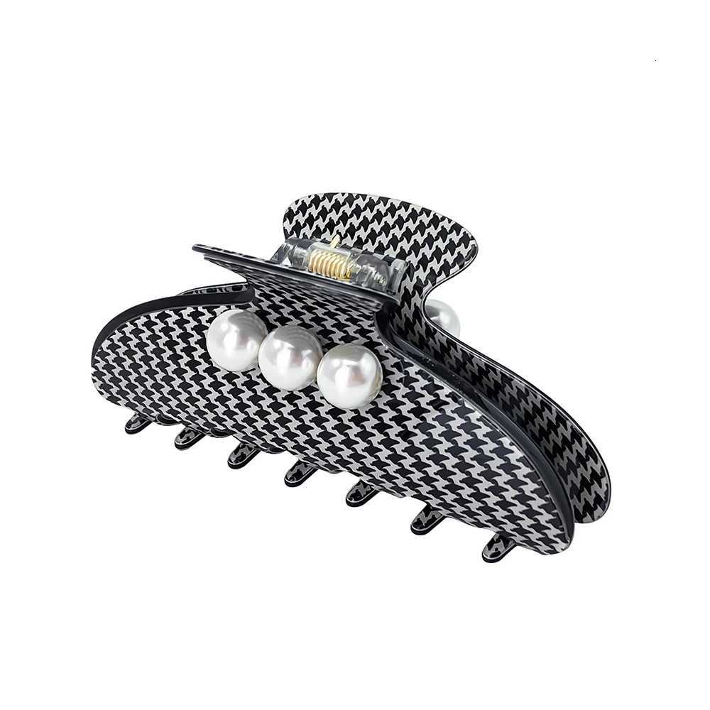 eManco Minimalist Black and White Checkered Pattern With Inlaid Pearls A Grip Clip On The Back Of The Head And A HighEndW254021