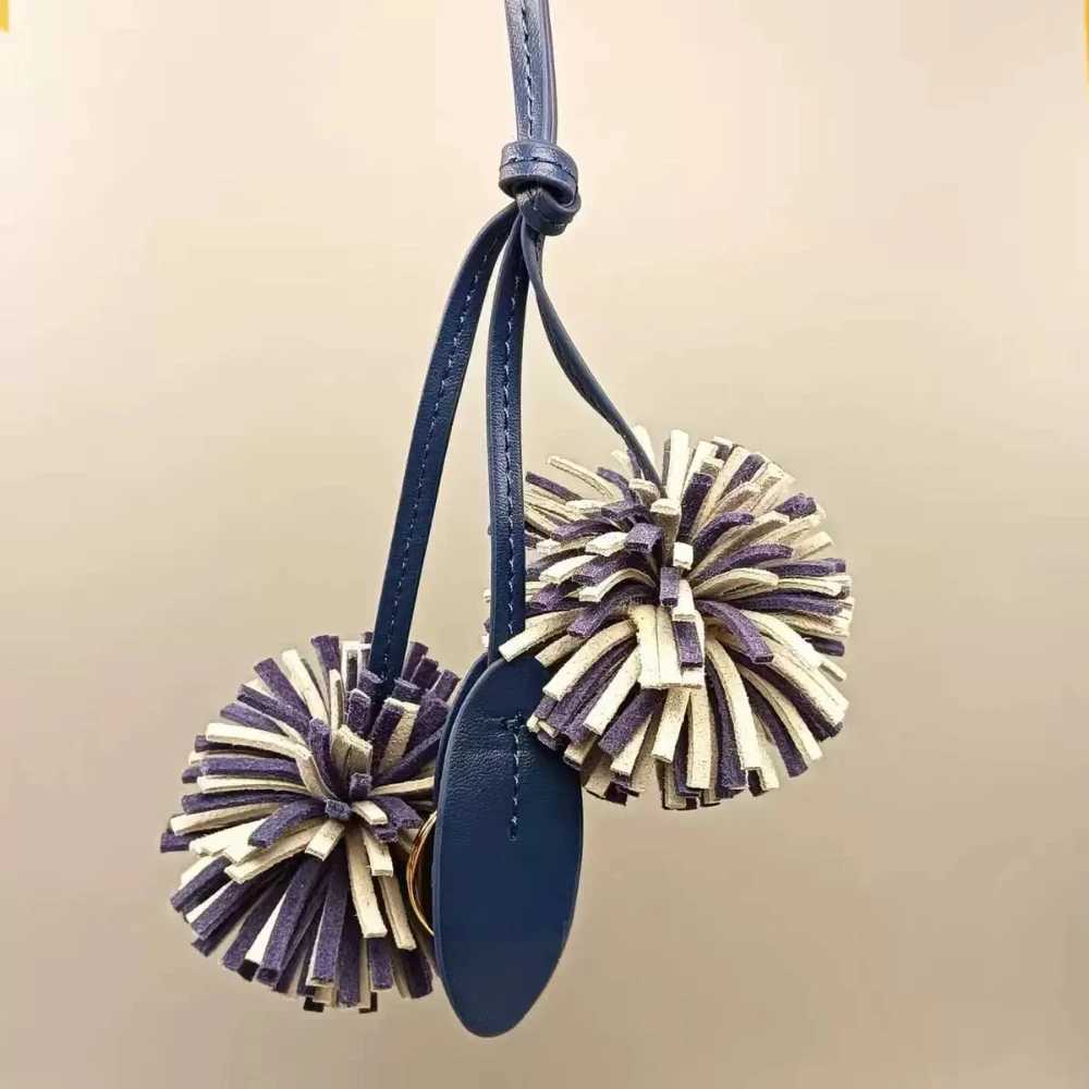 New Cowhide Leather Bag Charm Flower Ball Pendant Luxury Fashion Highgrade Lychee Flower Car Pendant Decoration Bag Accessories J251121