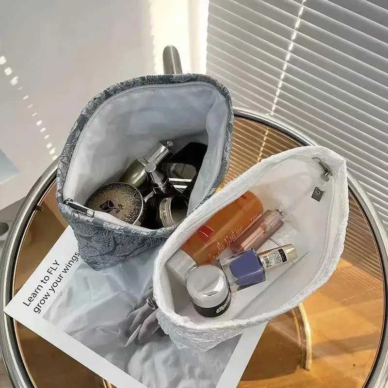 Pink Floral Embossed Portable Bag Stylish Beautiful Cosmetic Bag Large Capacity Simple Storage Bag Suitable for Everyday UseW251021