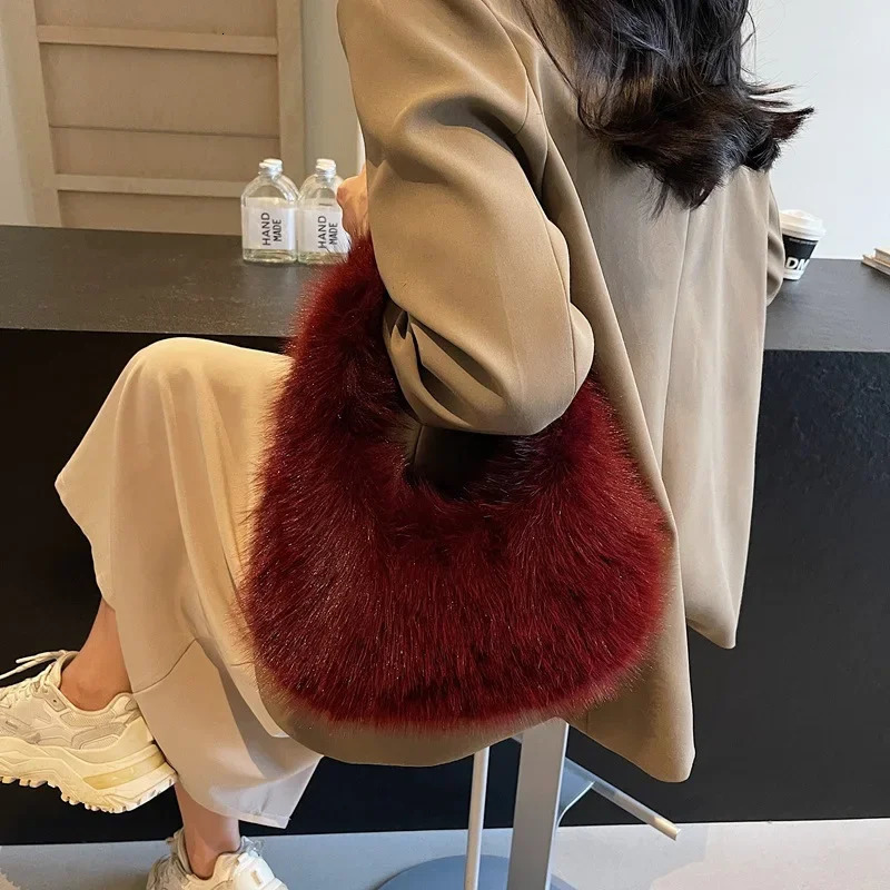 Solid Color Faux Fur Bag for Women Winter Soft Plush Handbags Ladies Small Elegant Tote Bags Fashion Trend Female Furry Purse 251021