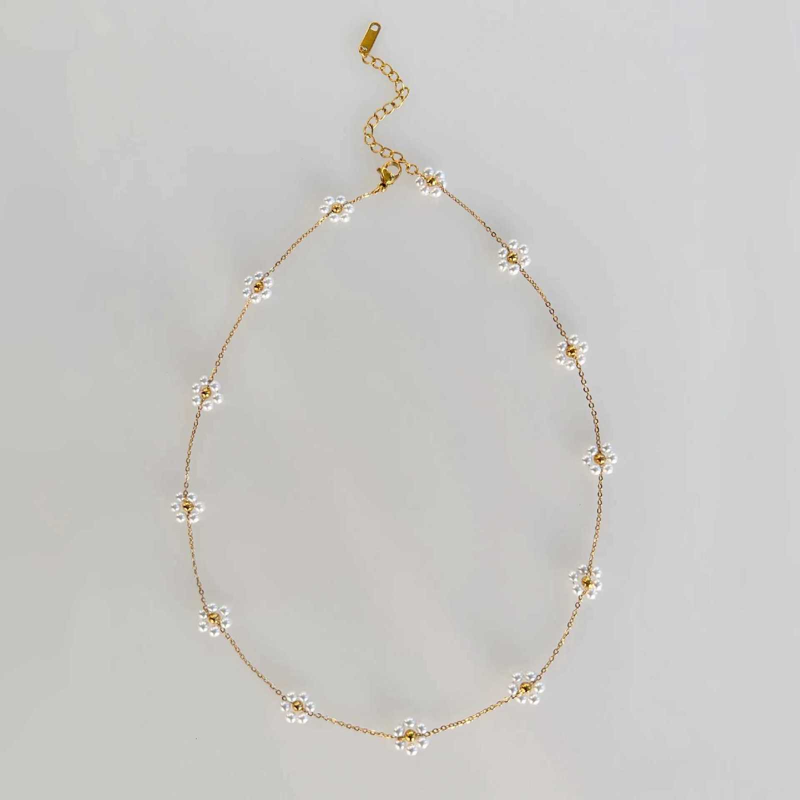 Fashionable Stainless Steel Five Petal Flower Pendant Flower Charm Jewelry Necklace Womens Banquet Accessories1 D251021