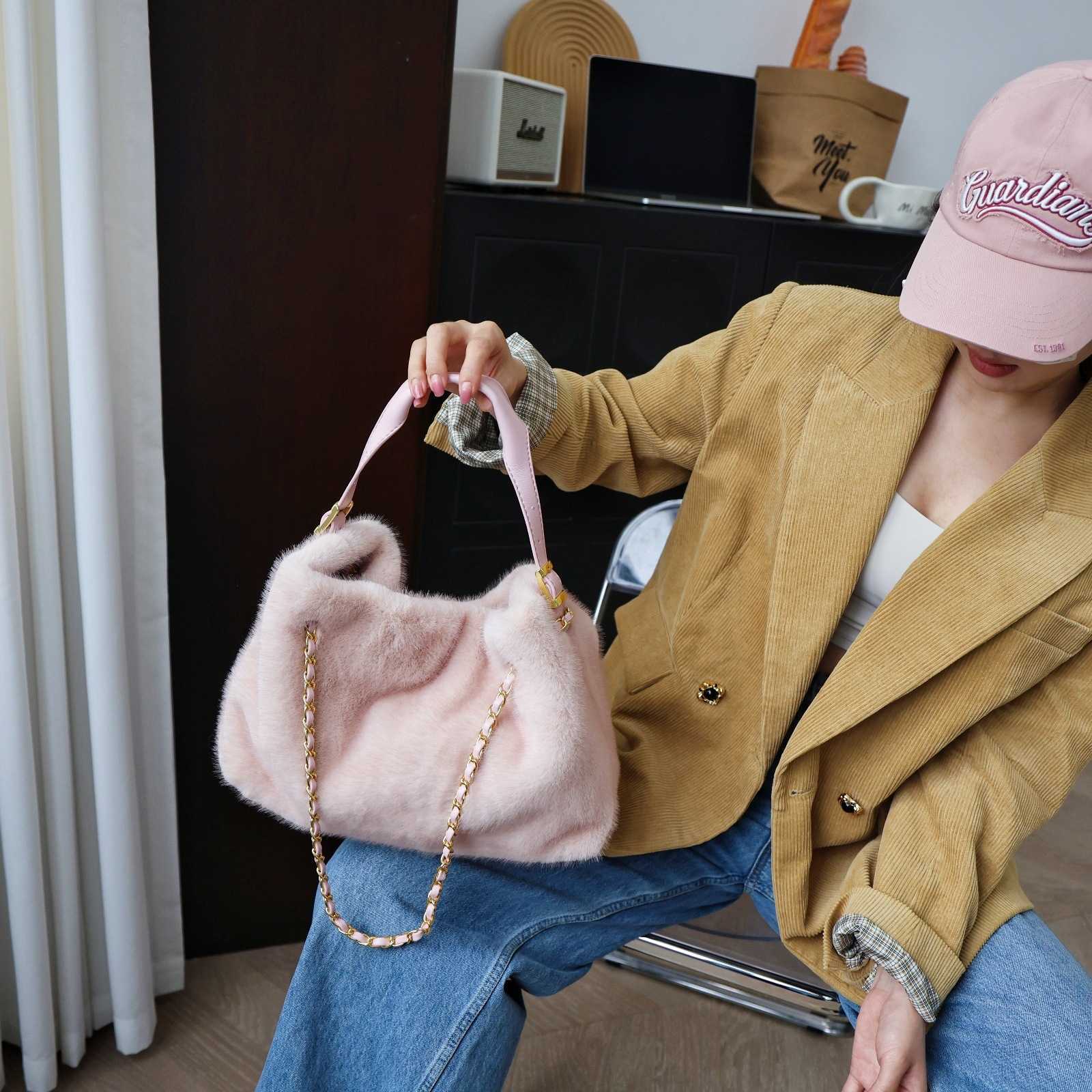 2025 Autumn Winter New Fashionable Versatile Chain Bag Niche Design Plush Bag Large Capacity Underarm Bag w727#