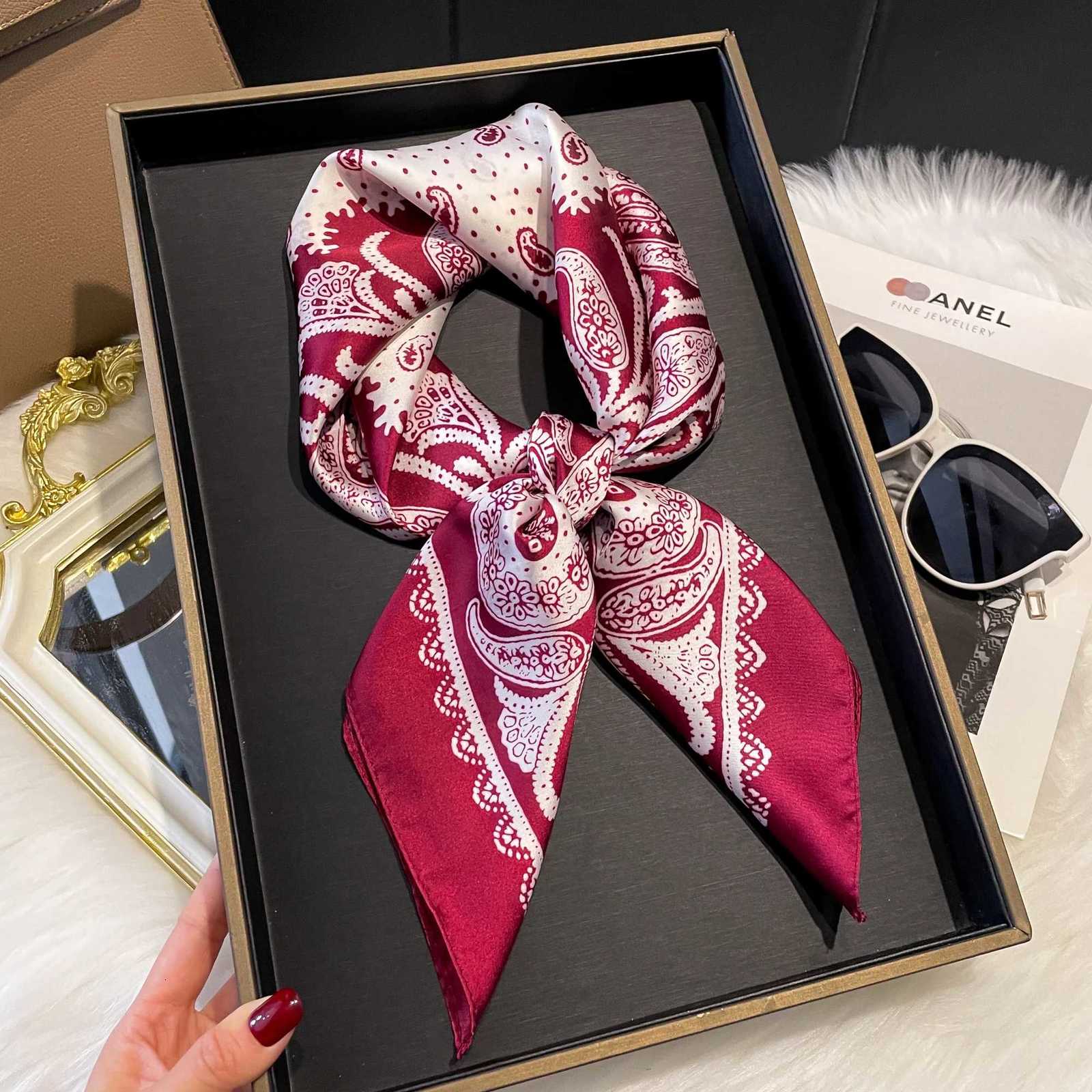 New Luxury Print 7070cm Silk Square Scarf Wen Soft Satin Haiand Neckerchi Tie Fa band Foard Bag Ribbon GiftW251021