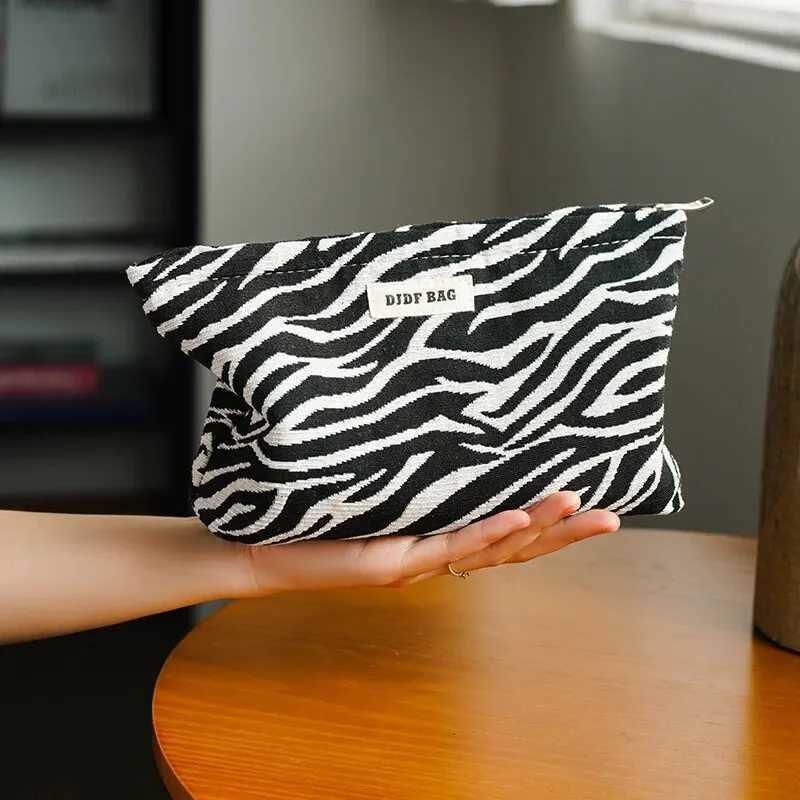 DJDF Black White Zebra Stripes Womens Cosmetic Bag Polyester Skincare Storage Portable Travel Toiletry Bag Large CapacityW251021