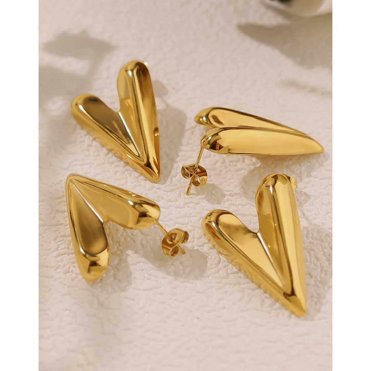 YACHAN 18K Gold Plated Stainless Steel Heart Drop Earrings for Women Vintage Dangle Earring Trendy Waterproof Jewelry J251021