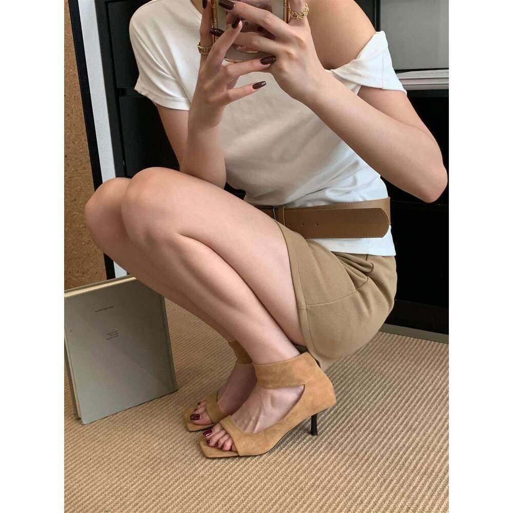 Sheepskin Version Elegant Square Toe Thin Heel One-Strap Open-Toe for Women with Skirt Back Designer Shoe Zipper Roman Sandals