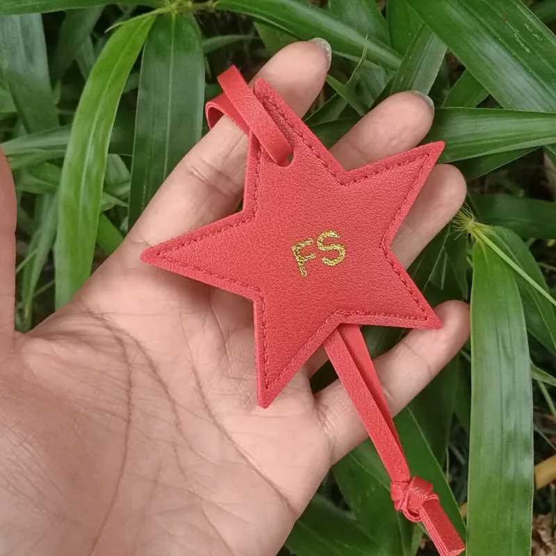 1PCS Free initials five pointed star leather luggage pendant star pu leather pendant bag pendant gift leather buckle keychain W251021