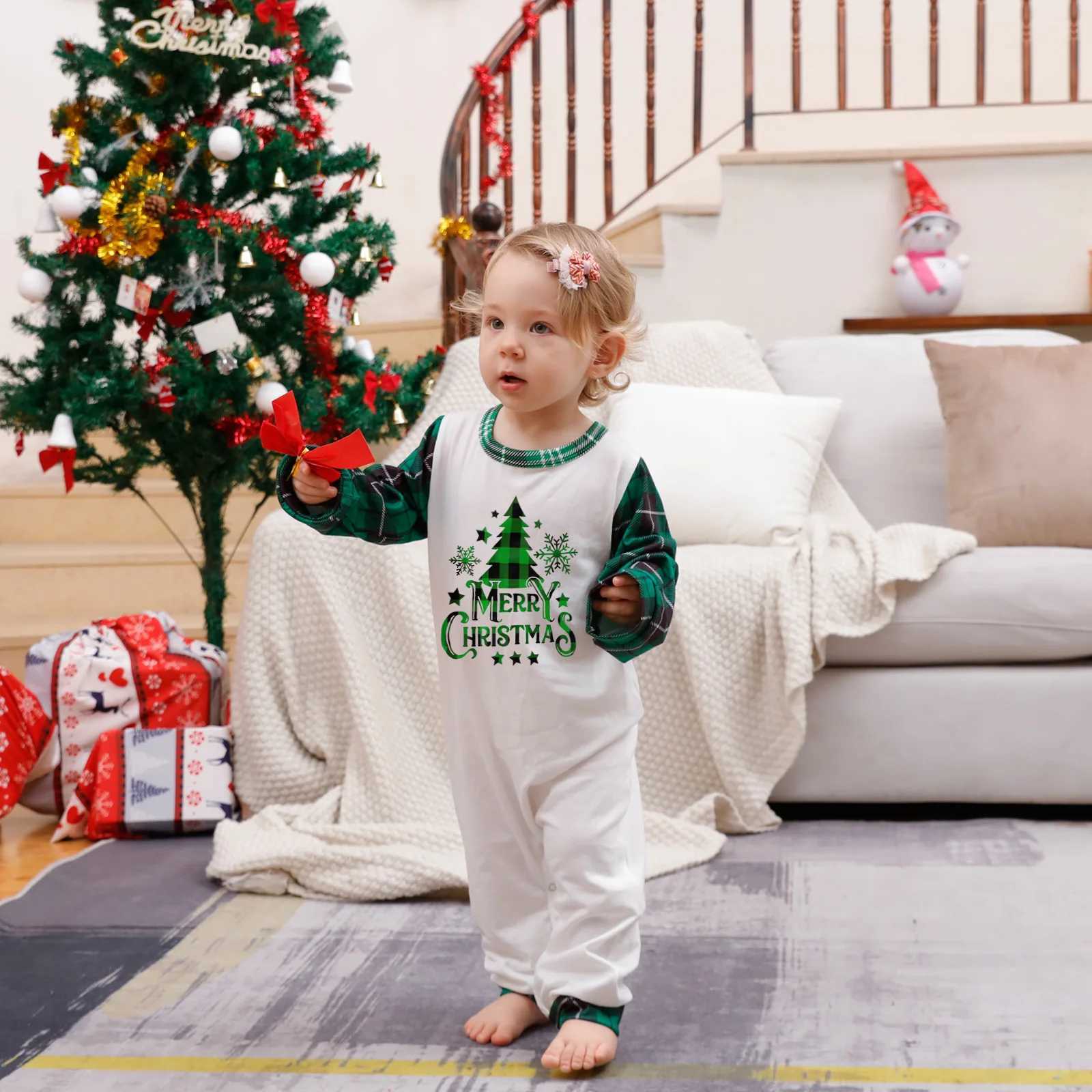 Merry Christmas Family Matching Outfits Tree Printed Mother Father Kids Pajamas Set Soft Loose Sleepwear Xmas Look Gift Pyjamas L251021GUO0