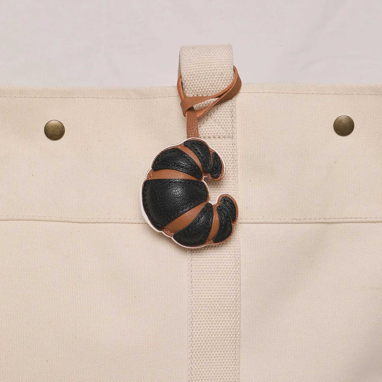 Handmade Sheepskin Croissant Real Leather Bag Charm KeyChain Kawaii Animal Bag Backpack Charms Couple Friend Jewelry Gift W251021