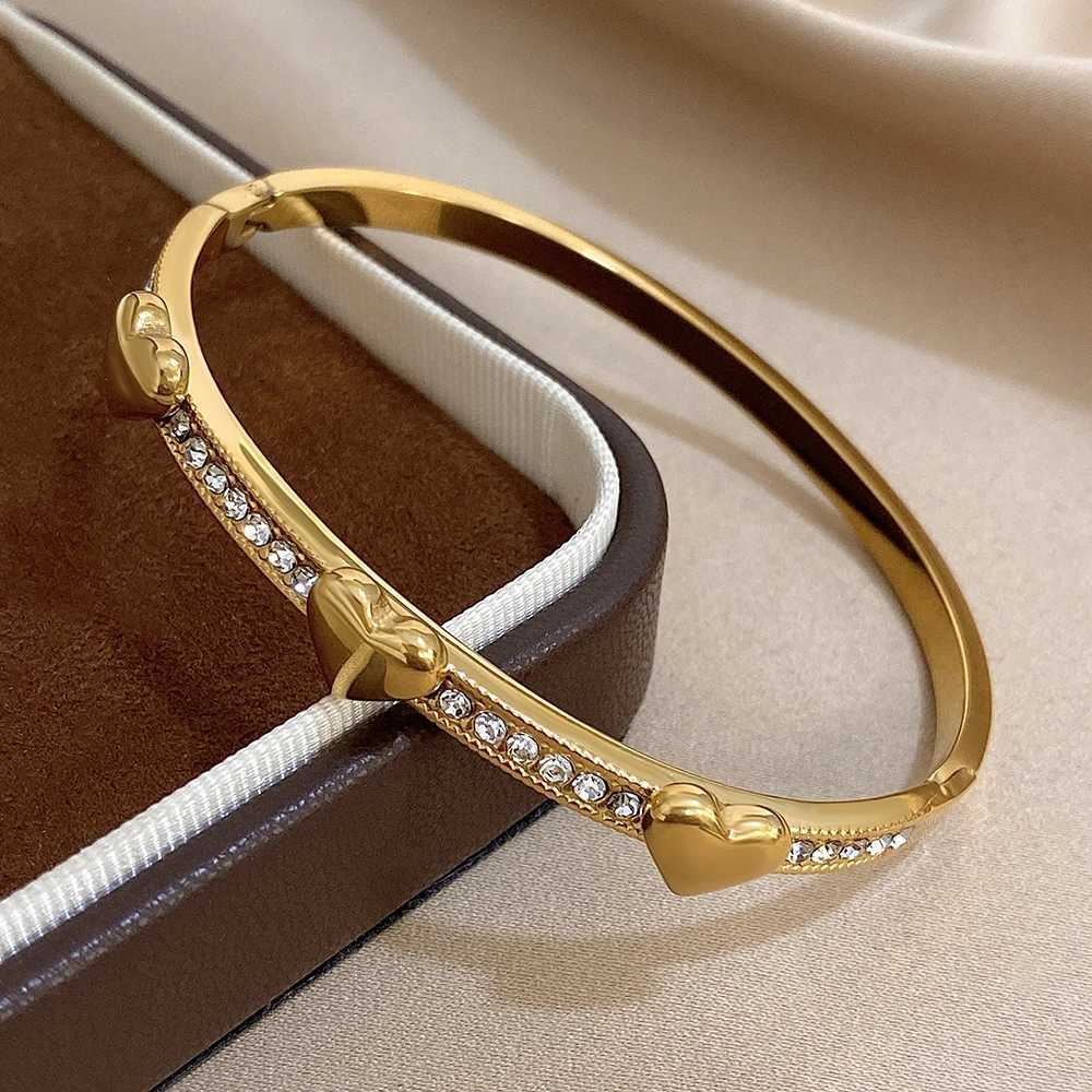 316L Luxury Shiny Rhinestone Heart Cuff Bracelets For Women Men Fashion Waterproof Wristband Bangles Charms Jewelry Gifts J251021