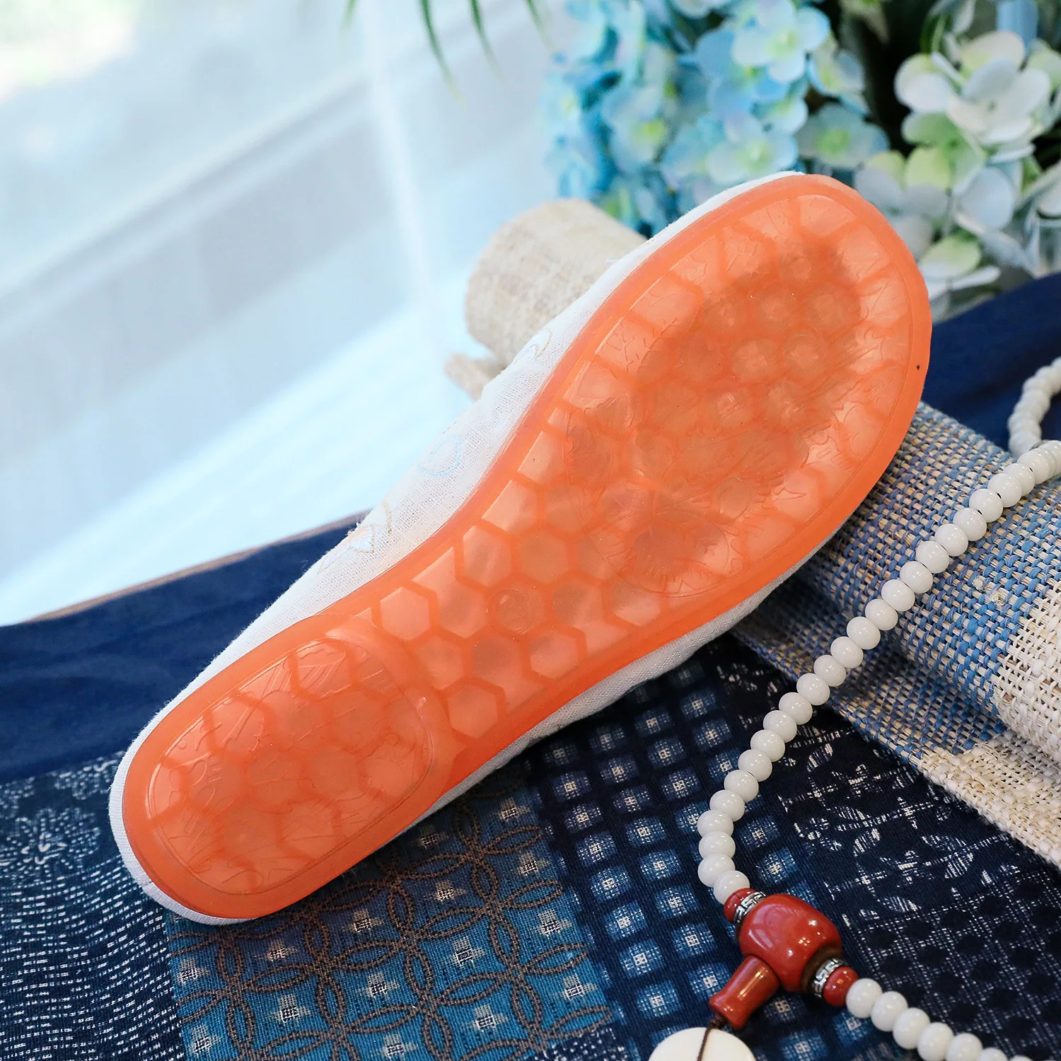 Chinese Style Flowers Embroidered Women Slippers Ladies Close Toe Leisure Comfort Flat Shoes 251011