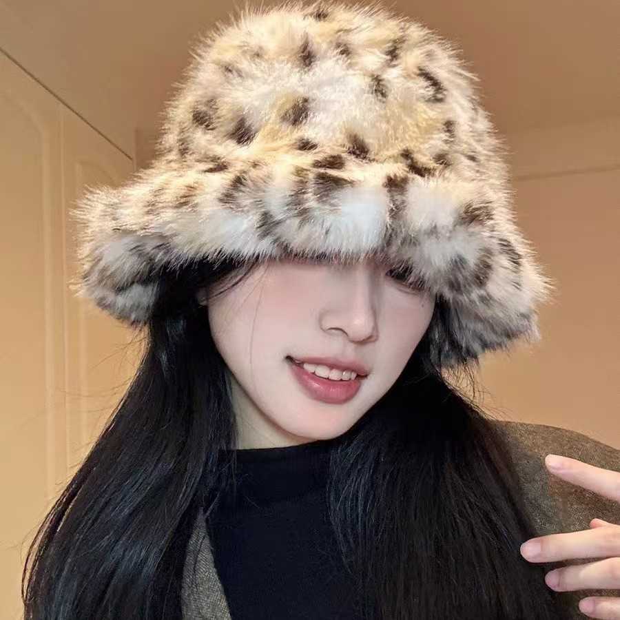 Style Leopard Print Plush Fisherman Hat for Women Autumn and Winter Slimming Thickened Warm Ear Protection Large Head Circumference Fisherman Hat H251
