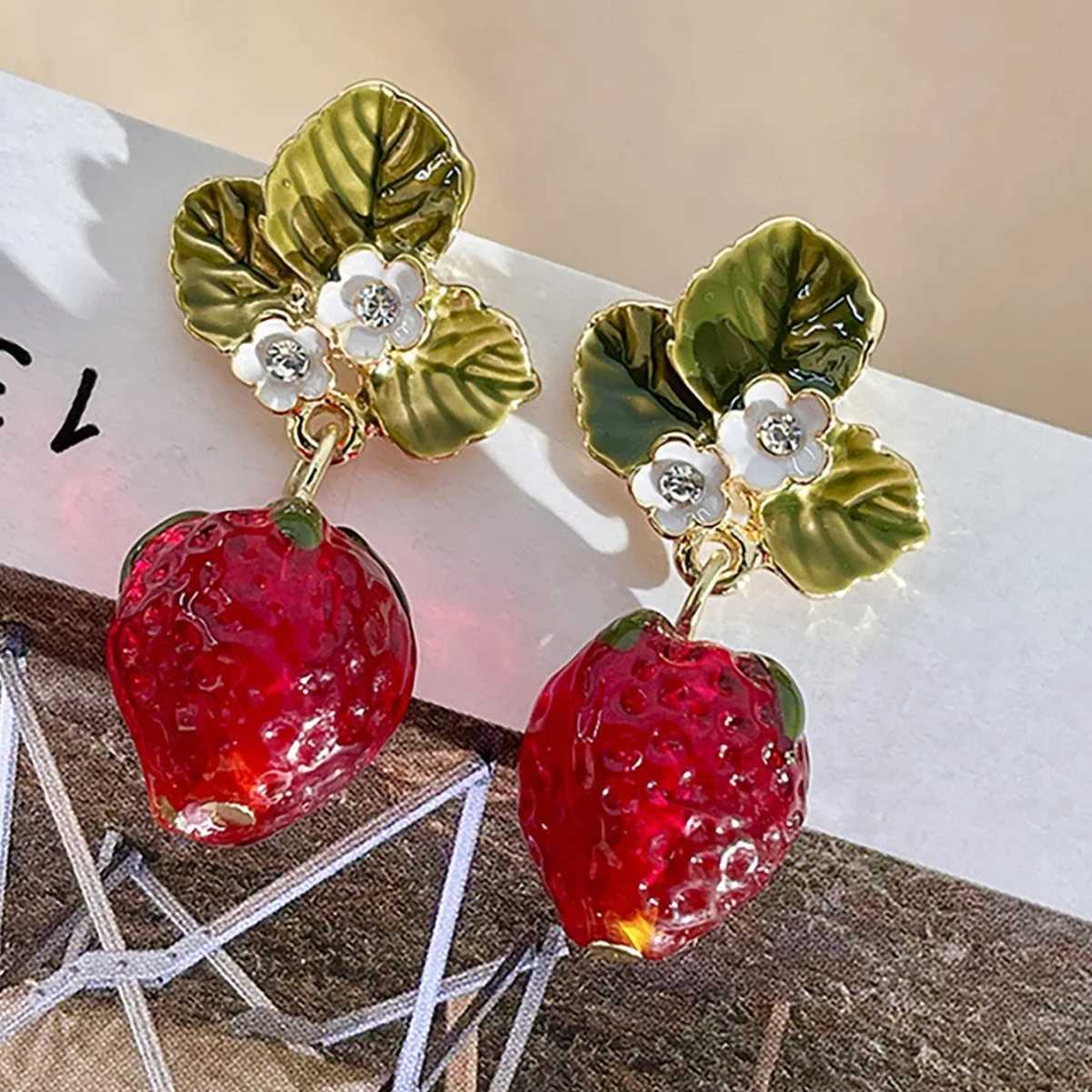 Cute Simulation Red Strawberry Dangle Earring New Fruit Strawberry Earring Female Sweet Girl for Women Party Jewelry Gifts J251021