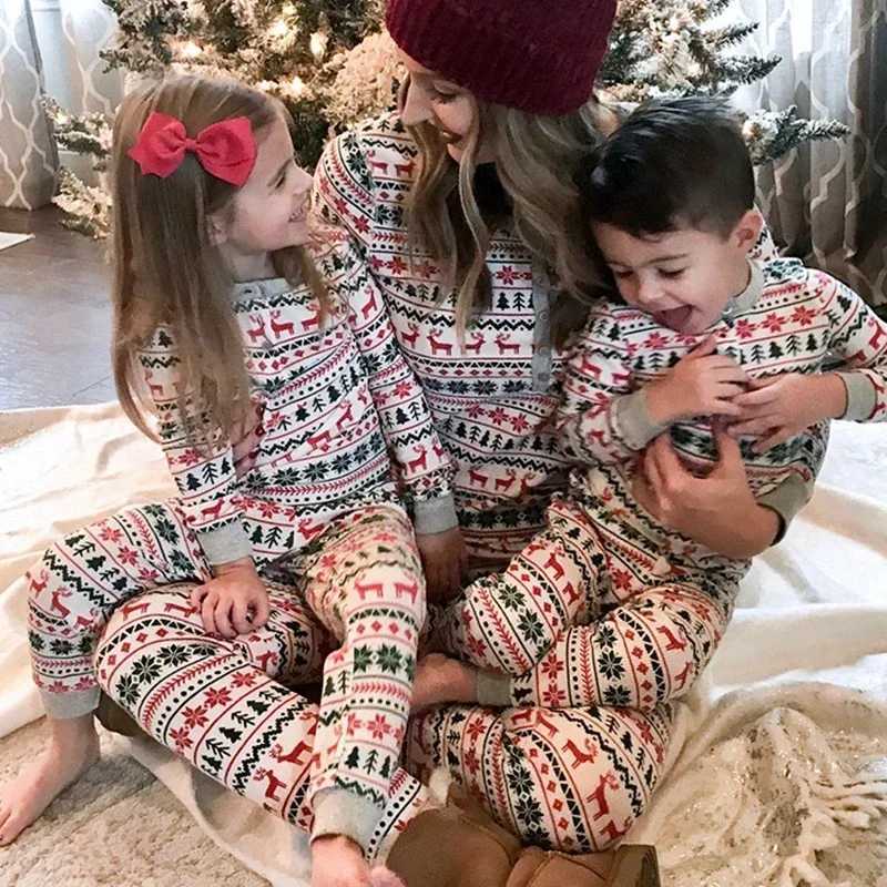 Family Christmas Pajamas Set Allover Print Sleepwear Full Sleeve O Neck 2 Pieces Suit Mom Dad Kids Matching Clothes Xmas Look L251021MUCL