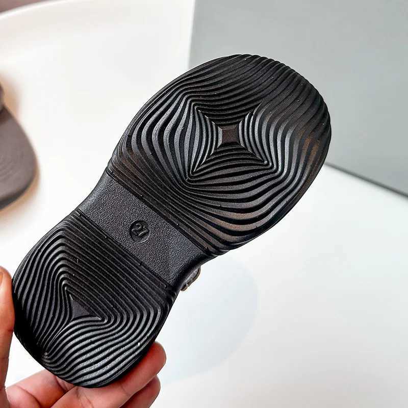 Childrens Casual Sneakers 118 Years Old Leather Boys Girls Single Shoes Four Seasons Khaki Soft Nonslip Kids Outdoor Shoes C251021