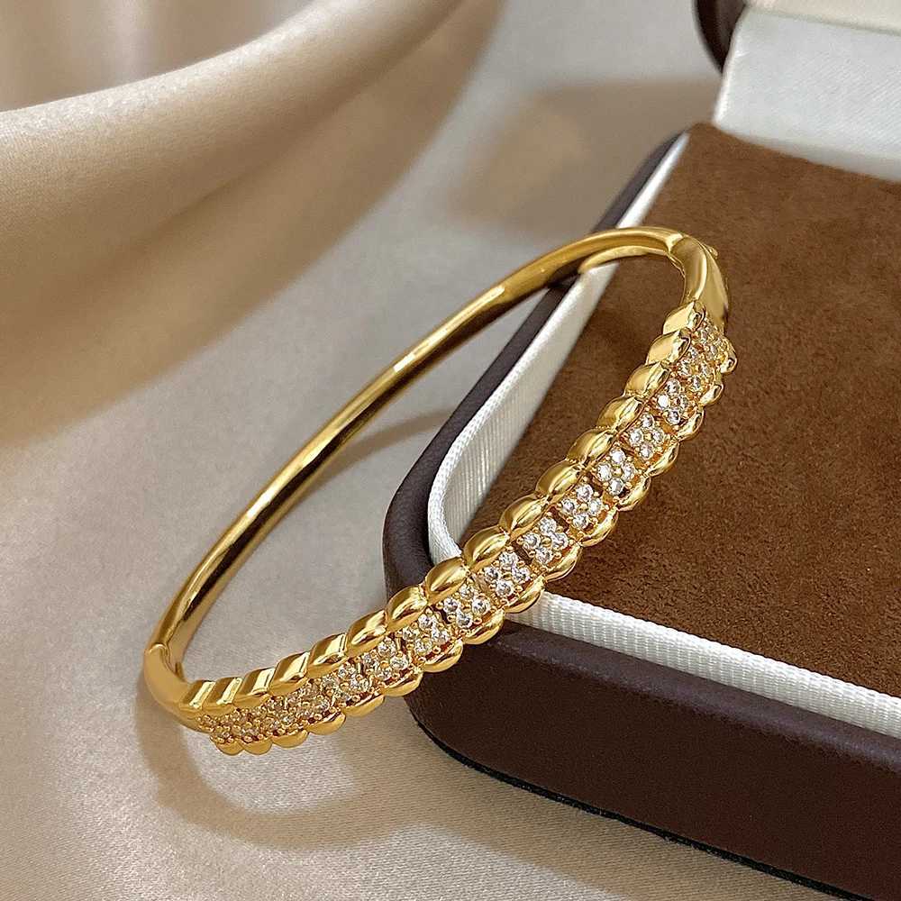 Luxury Multilayer Micro Inlaid Zircon Cuff Bracelet for Women Elegant Gold Plated Copper Stacked Bracelets Fashion Jewelry J251021