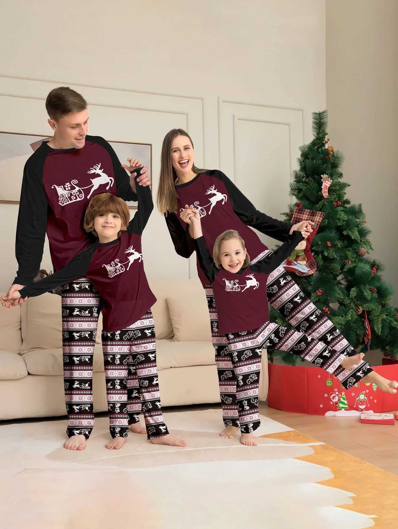 2025 Winter Couples Christmas Pajamas For Family Matching Outfits Mother Kids Clothes Christmas Deer Pajamas Family Clothing Set L251021VUD2