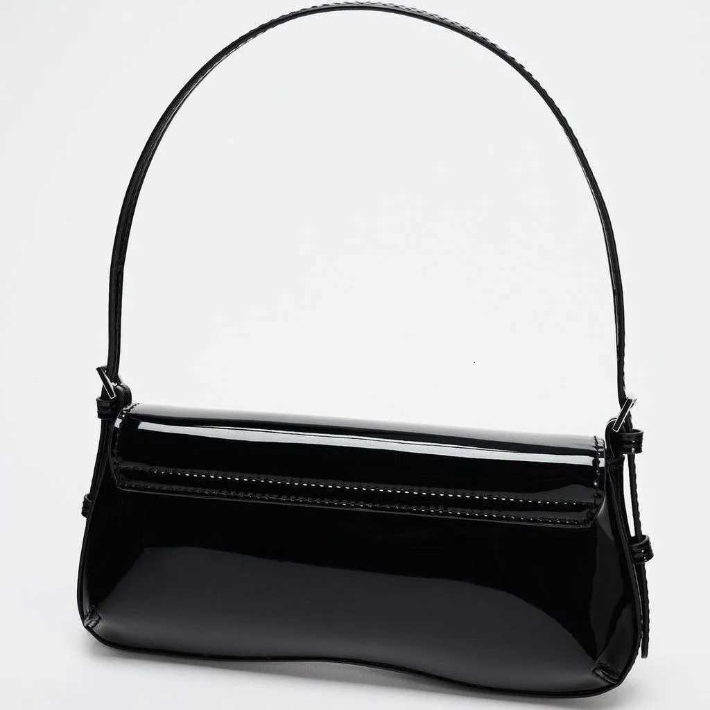 Red Stick Underarm Bag 2025 Vitage New Product Fashionable Simple Commuter Flip Retro Shoulder BagsXJ251021