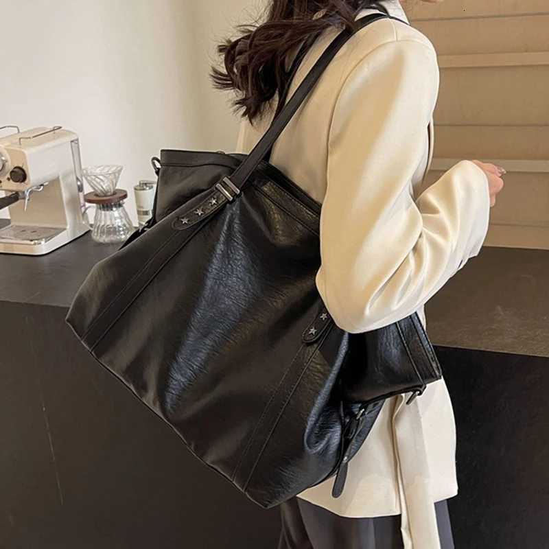 Simple and exquisite retro classic style womens crossbody bag trendy practical lightweight and versatile womens bag Z251018