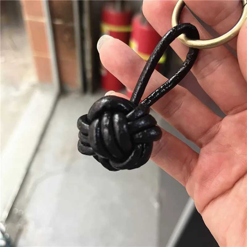 Key Chain Metal Keyring Genuine Leather Personalized Keychains Cowhide Lanyard Braided Keychains for Car Lanyard Retro Key Tag W251021