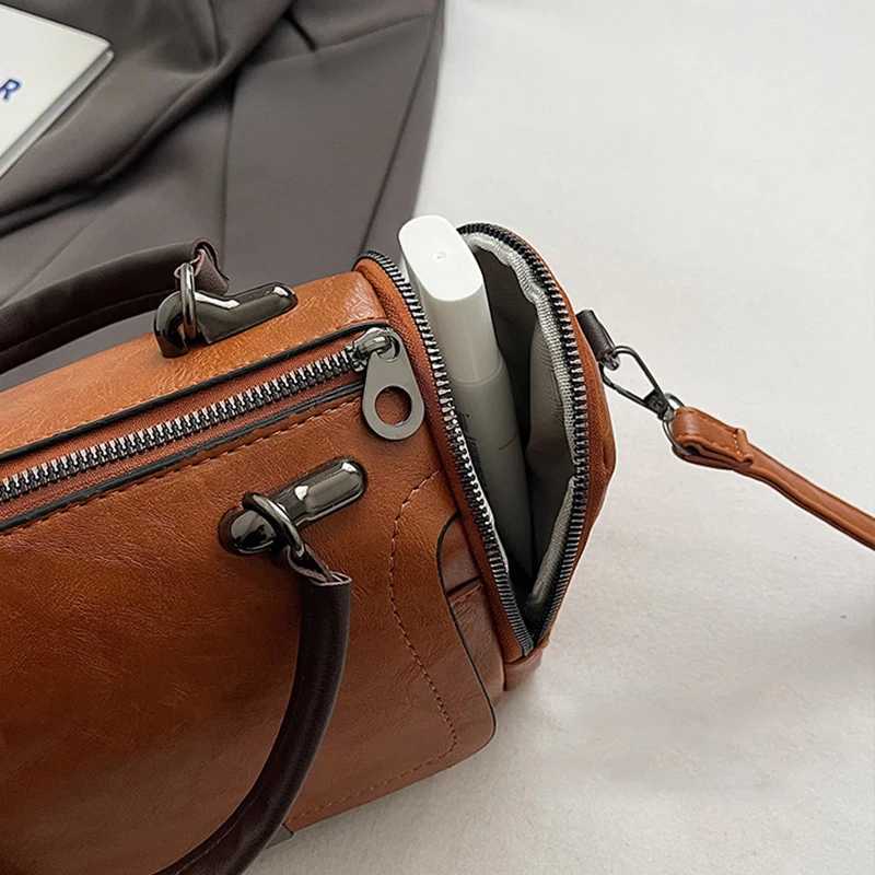 Womens Large Capacity Shoulder Bags Tassel Decor Handbag Fashion Zipper Crossbody Bag With Removable Strap PU leather Z251018