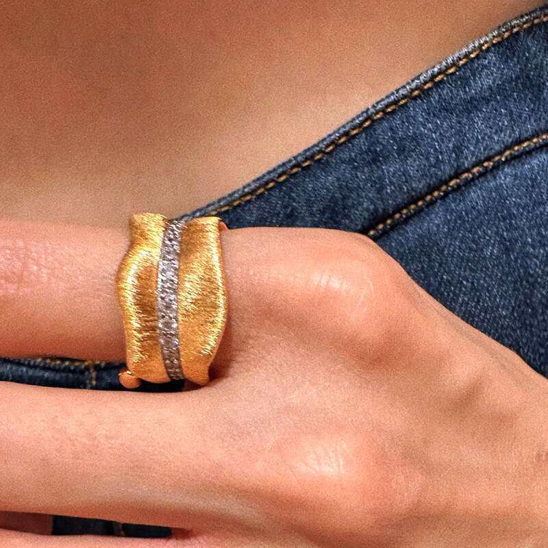 Palace Style Banana Designer Leaf for Women Light Luxury Italian Brushed Craft Design Diamond-Studded Ring