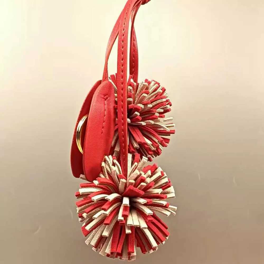 New Cowhide Leather Bag Charm Flower Ball Pendant Luxury Fashion Highgrade Lychee Flower Car Pendant Decoration Bag Accessories J251121
