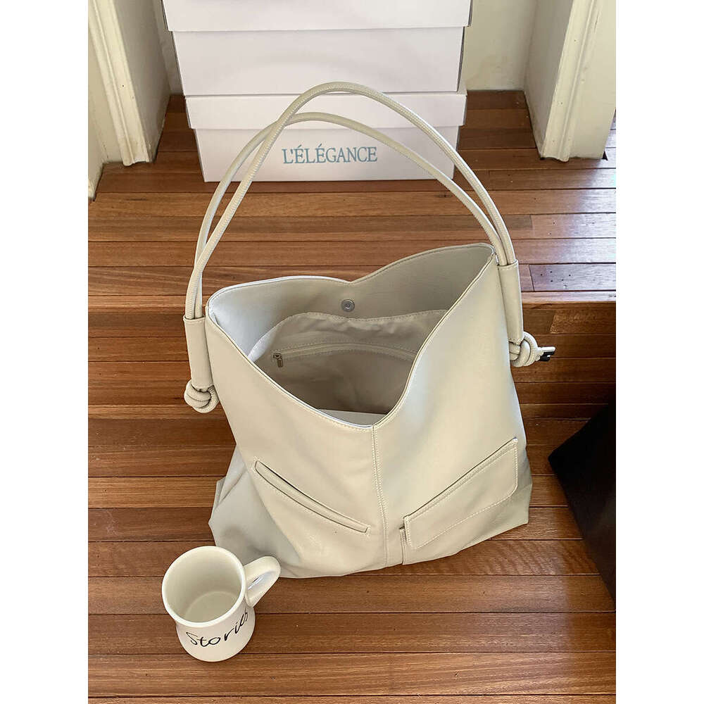 Large Capacity Tote Women, Fashionable Commuter Bag, High-End Niche PU Soft Leather Handbag And Shoulder Bag For Women B5