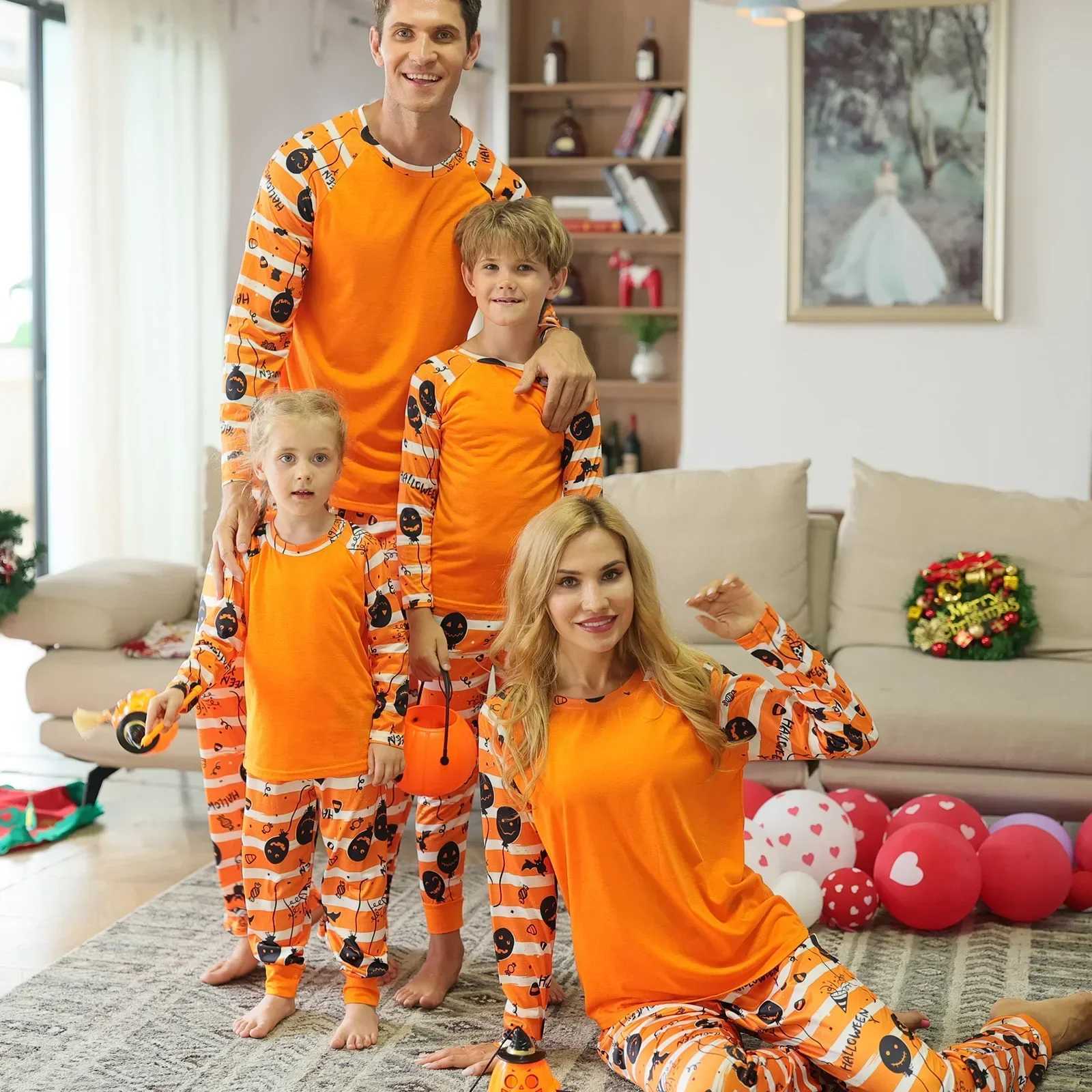 New Halloween Matching Outfits Pajamas Front Blank Parentchild Clothing Set Soft Cute 2 Pieces Suit Sleepwear Family Look L251021P4IM