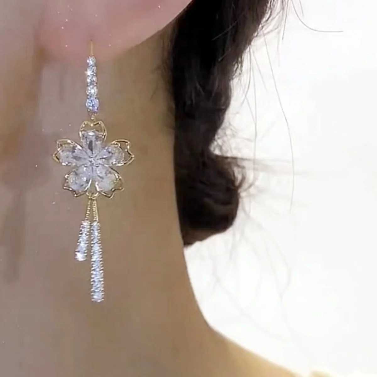 Luxury Zircon Flower Tassel Drop Earrings For Women Exquisite Elegant Shiny Crystal Floral Dangle Earring Wedding Party Jewelry J251021