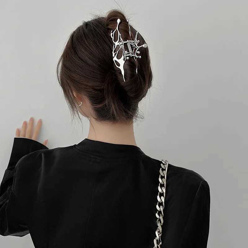 Y2k Geometric Claw Clips Women Large Metal Silver Color Korean Fashion Shark Hair Clips Grab Clamps Girls Hair AccessoriesW254021
