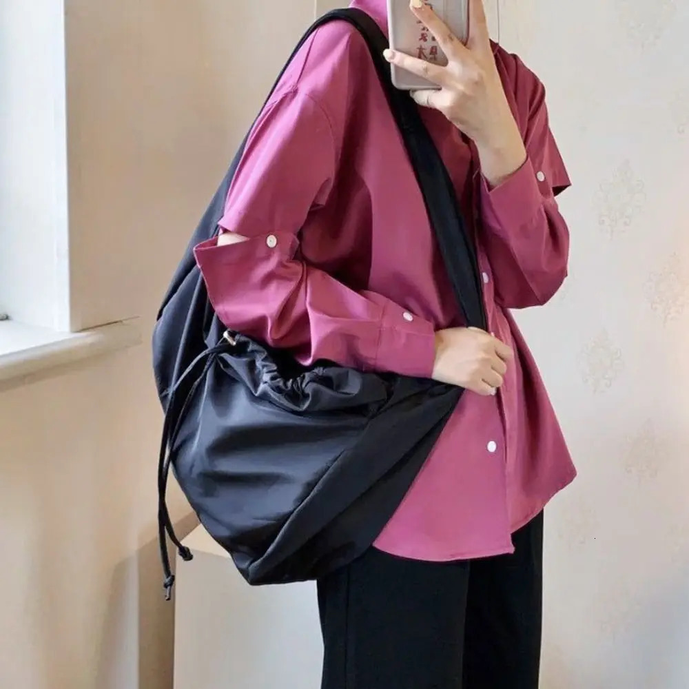 Women Bag Nylon Bucket Bag Fashion Solid Zipper Soft Shoulder Bag Purses and Handbags Black Tote Bag 251015