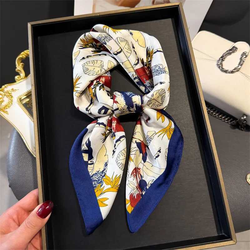 Luxury Print Small Square Scarf Soft Satin Thin Neck Scarf Fashion Sunscreen scarf Wen 70x70cm Neckerchi bandW251021