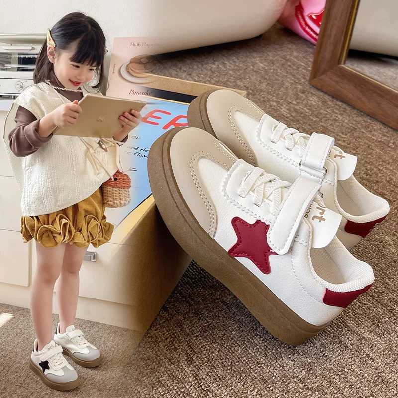 Childrens Little WhiteShoesGirlsKindergarten Indoor Shoes 2025 Spring and Autumn New Girls Baby Antislip Softsoled Shoes Tide W251021