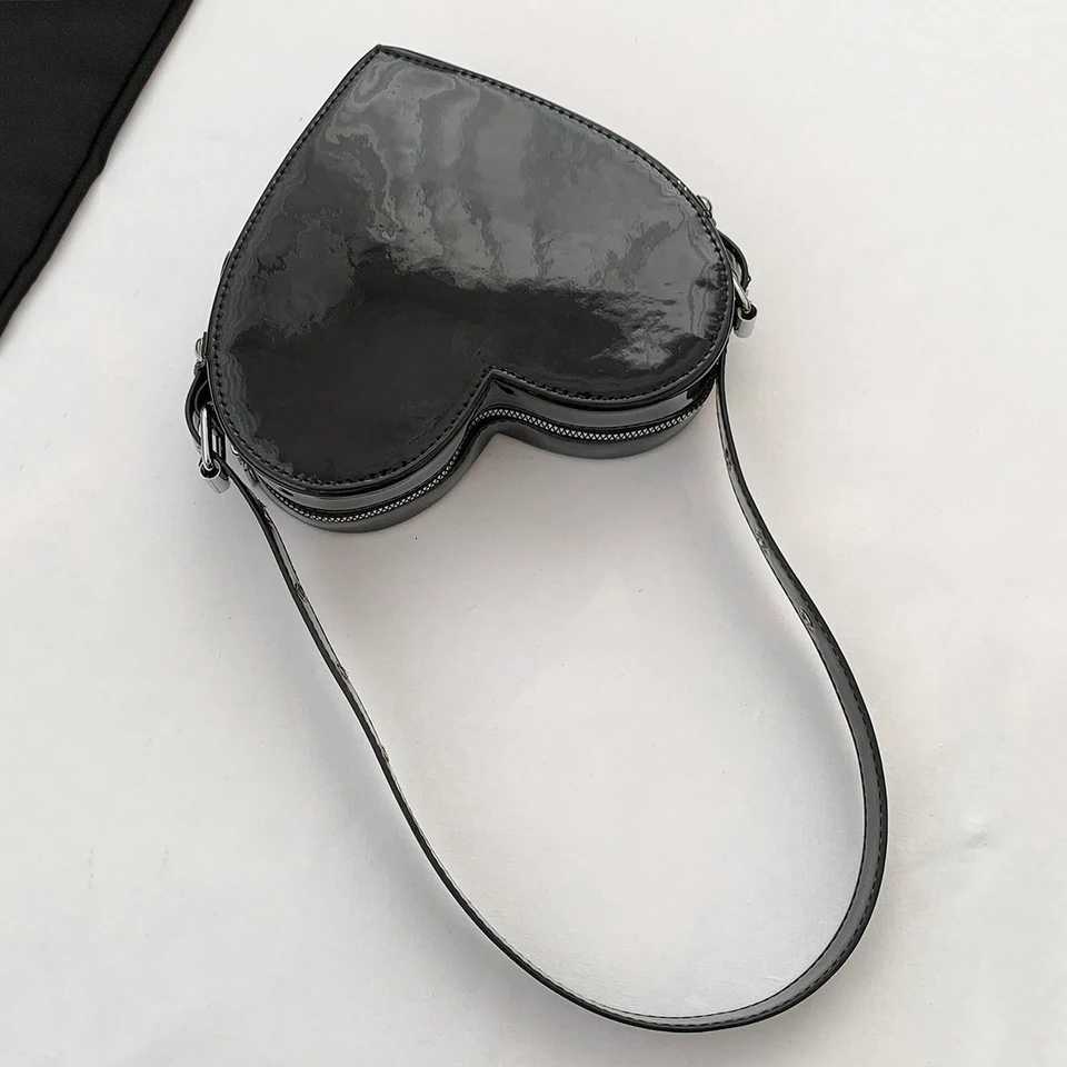 Y2K style trend personality heartshaped shoulder bag simple solid color adjustable shoulder strap handbag fashion underarm bag Z251018