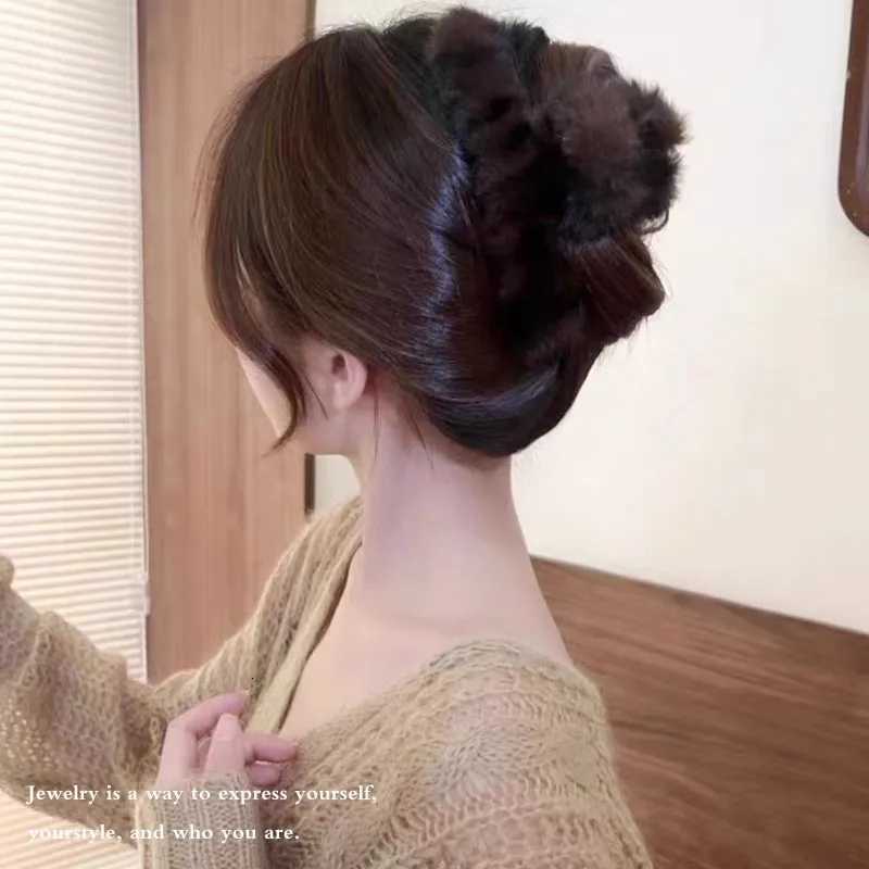 Top Grade Leopard Print Plush Hair Claw For Women Sweet Hair Ornament Hairpin Hair Clip Hairpin Winter Fashion Hair AccessoriesW254021