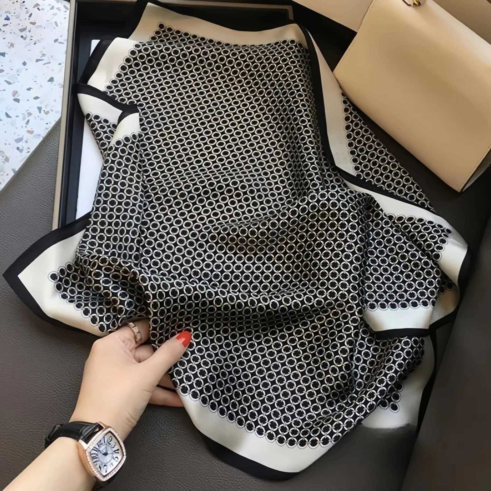 New Egant Soft Satin Square Scarf For Wen Stylish Round Ring Print Versati Bandana Egant Sty Sunscreen scarfW251021
