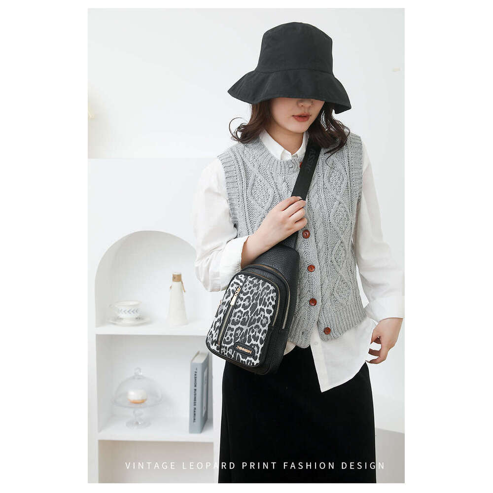 Women's Chest Waist New Fashion Leopard Print Single Shoulder Large Capacity Storage Phone Bag