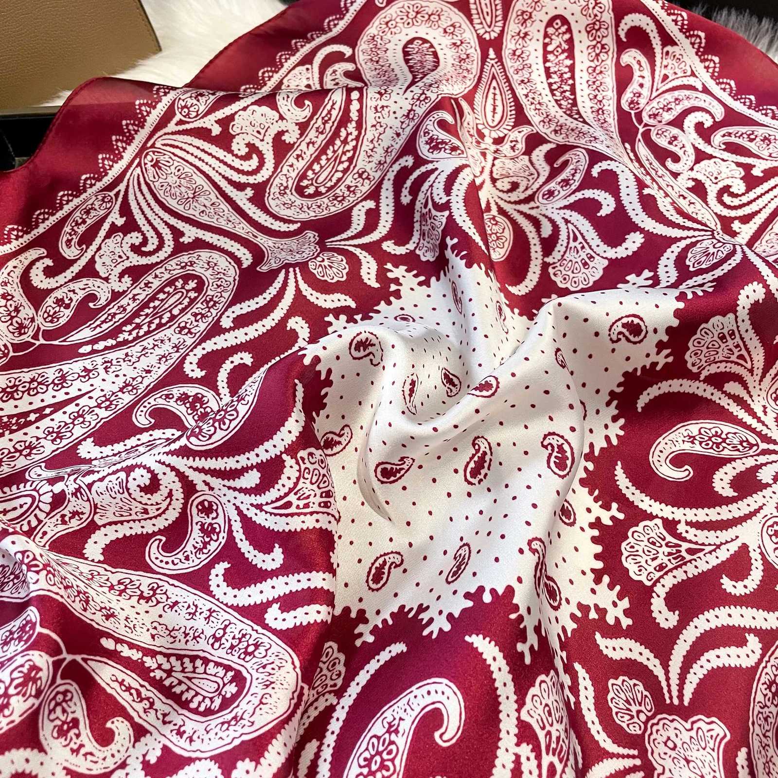 New Luxury Print 7070cm Silk Square Scarf Wen Soft Satin Haiand Neckerchi Tie Fa band Foard Bag Ribbon GiftW251021