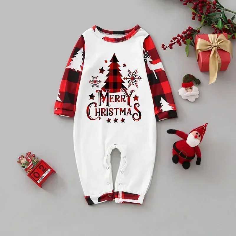 2025 New Christmas Parentchild Matching Outfits Santa Tree Print Family Pajamas Set Cute Soft 2 Pieces Suit Sleepwear Xmas Look L251021HDIX