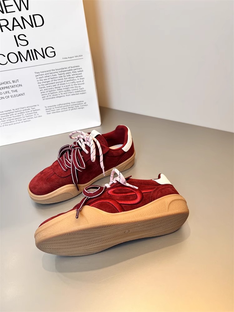 2025Niche design red German training shoes women's new fashion embroidered platform casual sports shoes in early spring