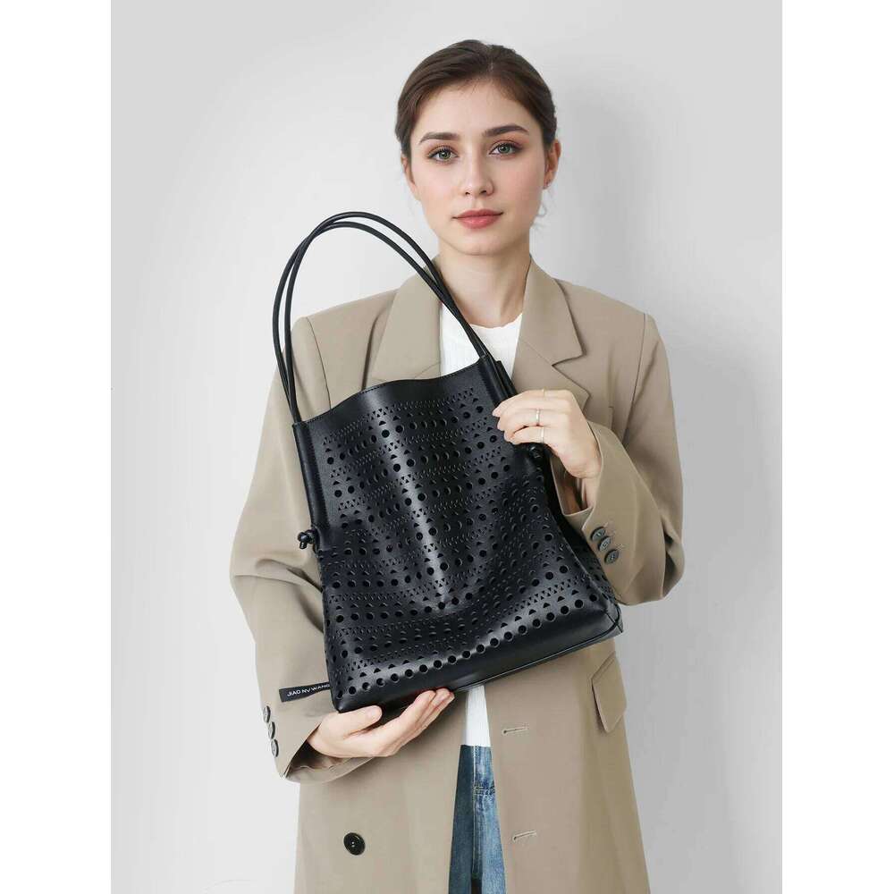 Large Capacity Hollow Out Leather Tote Mother-Child European American Style Shoulder Bag For Women Commuting