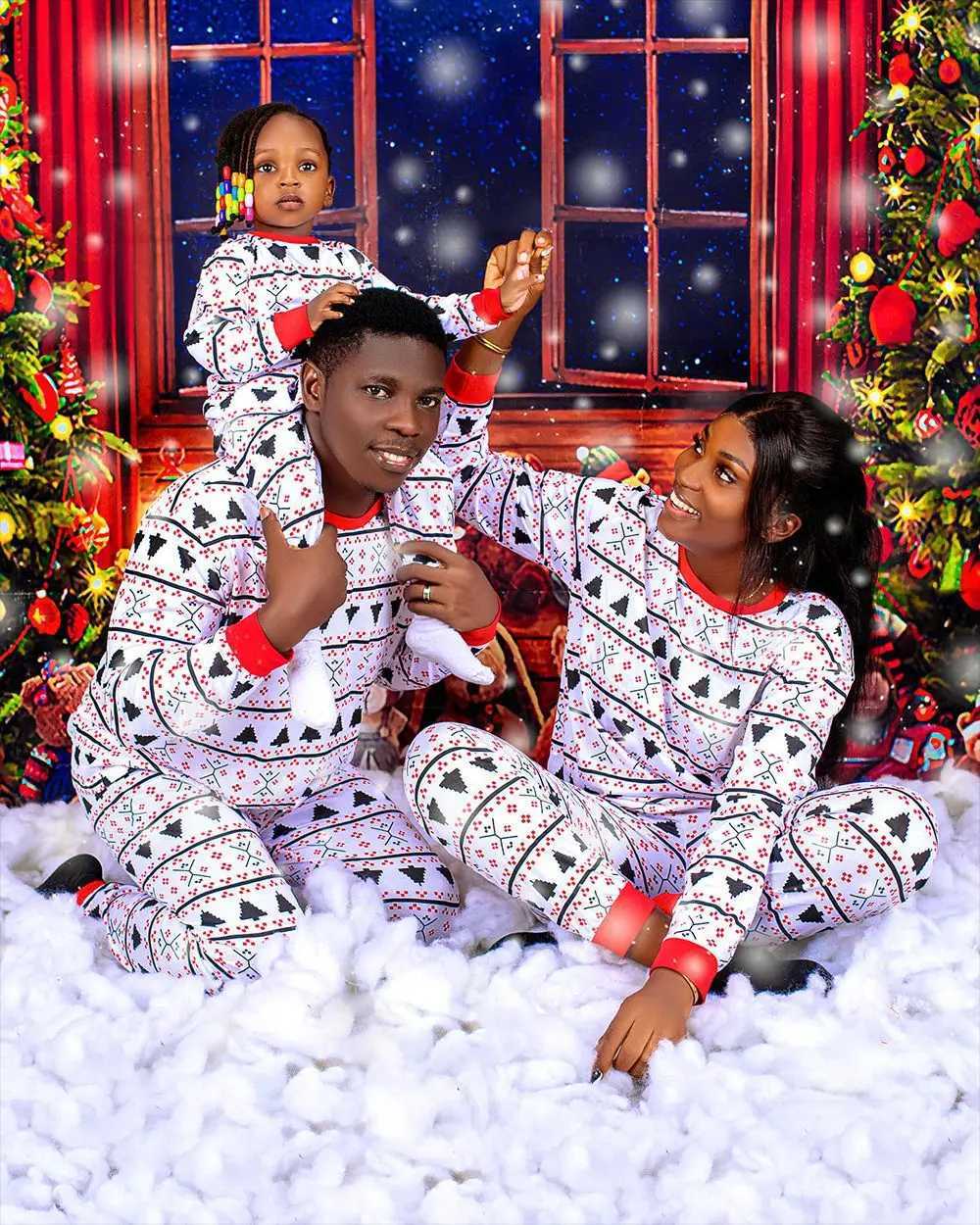 2025 New Christmas Allover Print Family Pyjamas Mother Father Kids Matching Outfits Soft Loose 2Pcs Suit Sleepwear Xmas Look Pjs L251021R174